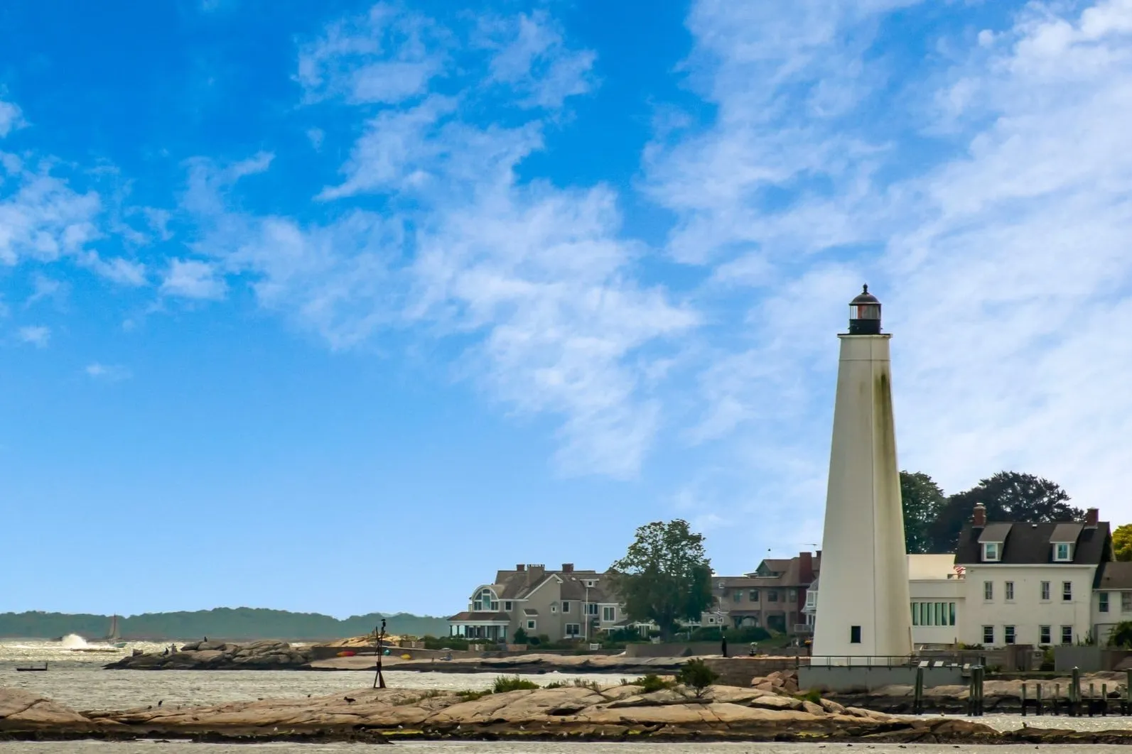 New London Lighthouse on the Thames River